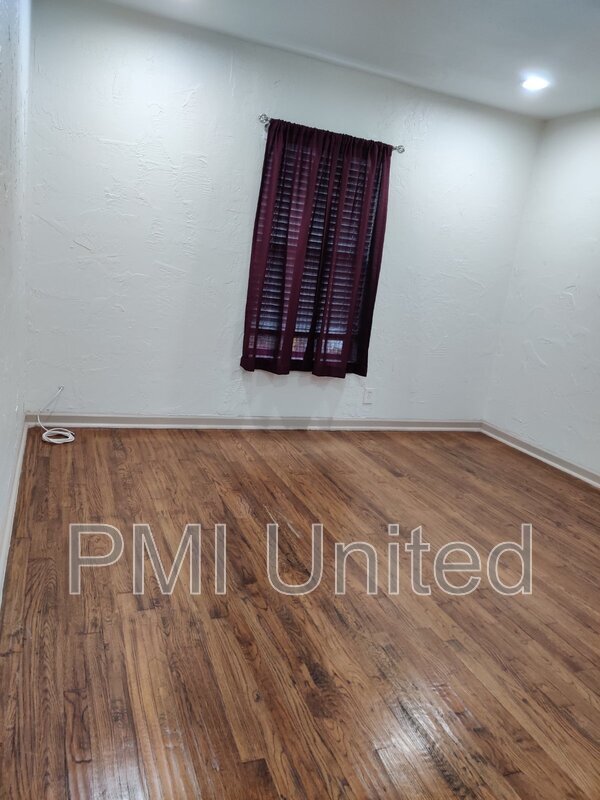 Building Photo - 2216 N Travis St