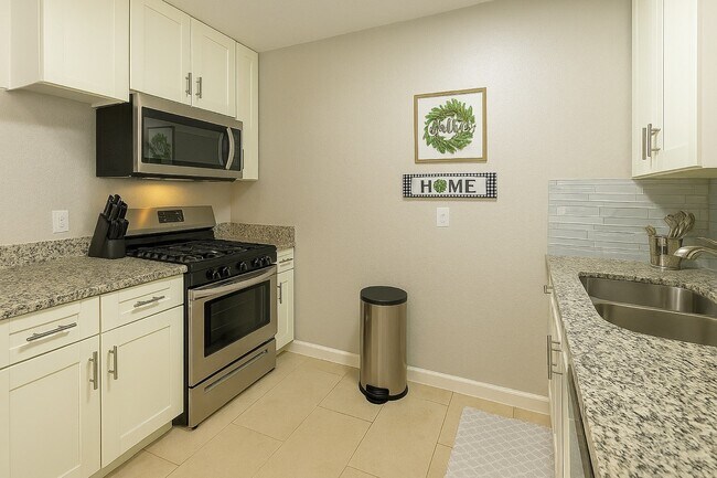 Building Photo - 3316 N MacGregor Way