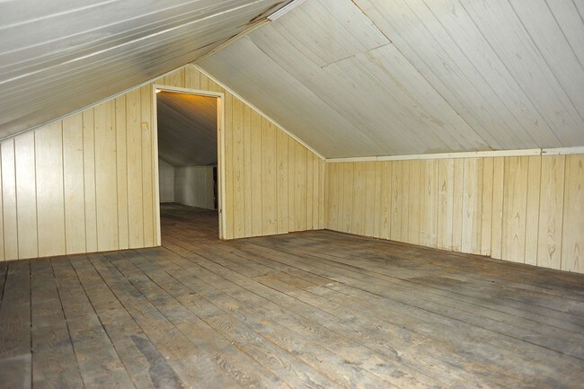 Building Photo - 1213 Lake Michigan Dr NW