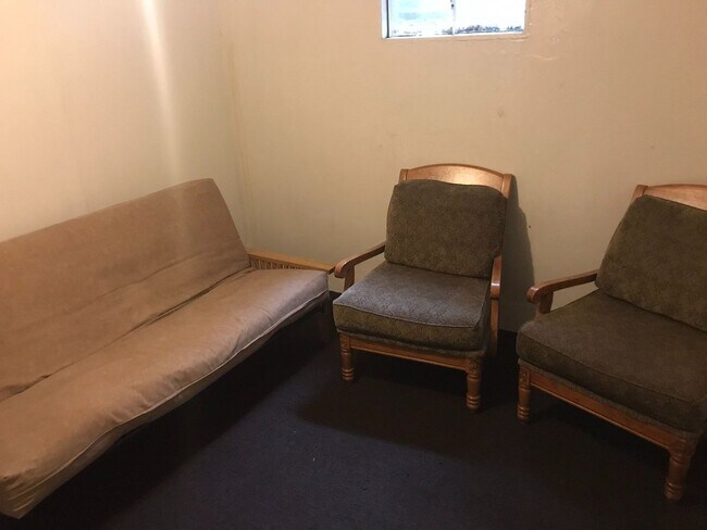 Building Photo - House for August Prelease with Easy Access to CU