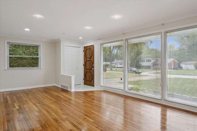 Building Photo - 29484 Spring Hill Dr