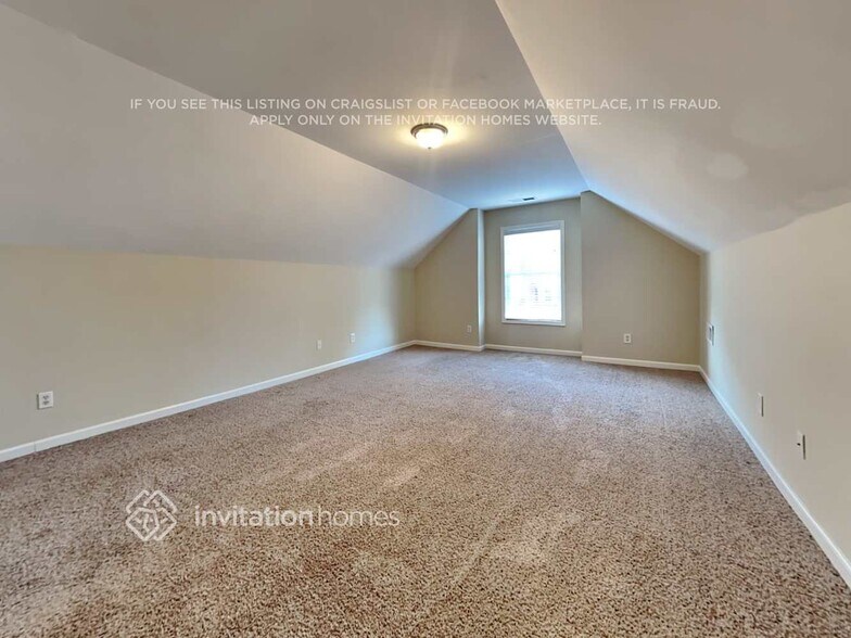 Building Photo - 1215 Chandler Ridge Dr SE