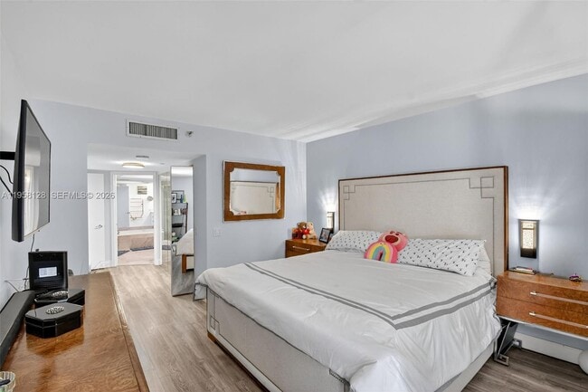 Building Photo - 3640 Yacht Club Dr