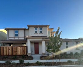 Building Photo - GORGEOUS 4 BED/3BATH IN BRENTWOOD SAVE $10...