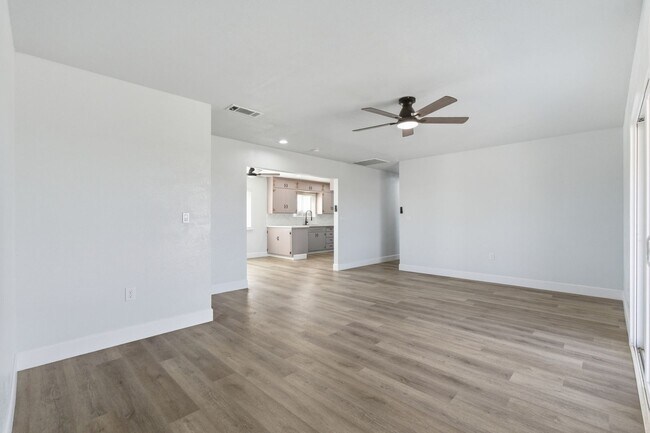 Building Photo - 8416 E American Ave