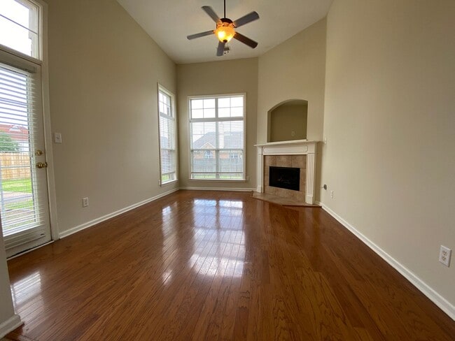 Building Photo - LARGE AND SPACIOUS HOME IN BARTLETT/ARLINGTON