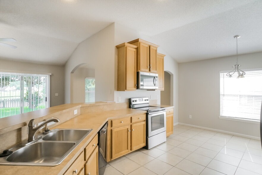 Building Photo - 2398 Creekfront Dr