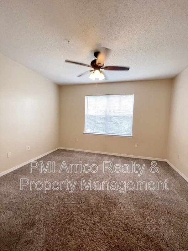 Building Photo - 18001 Richmond Pl Dr