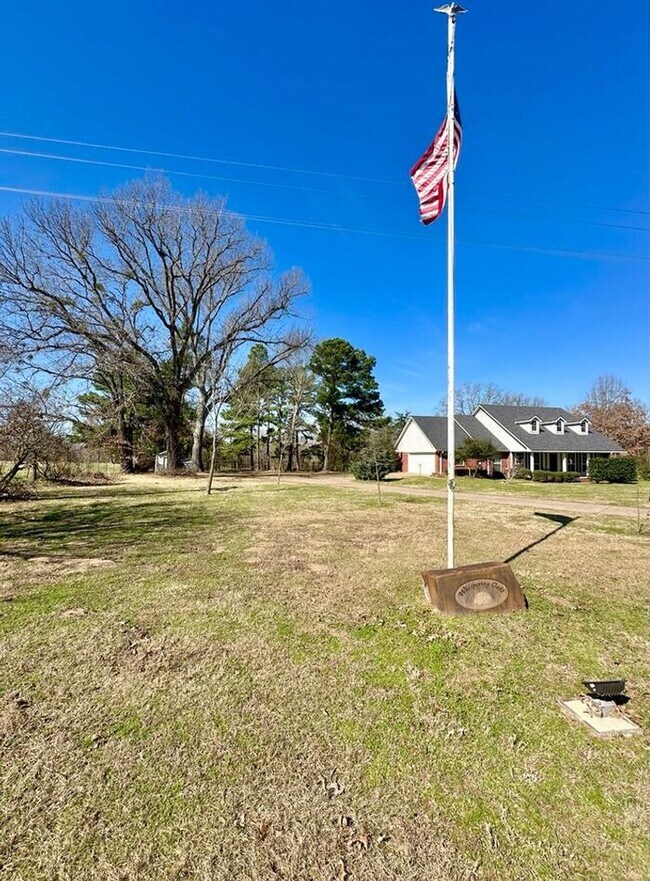 Building Photo - Tour Today! 3/2/2 On 1 Acre in Brownsboro!