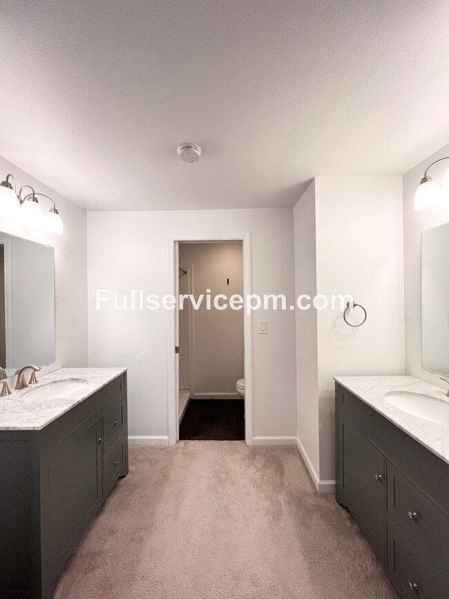 Building Photo - Stylish and Updated Newport Crest Condo
