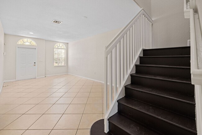 Building Photo - 8401 SW 25th Ct