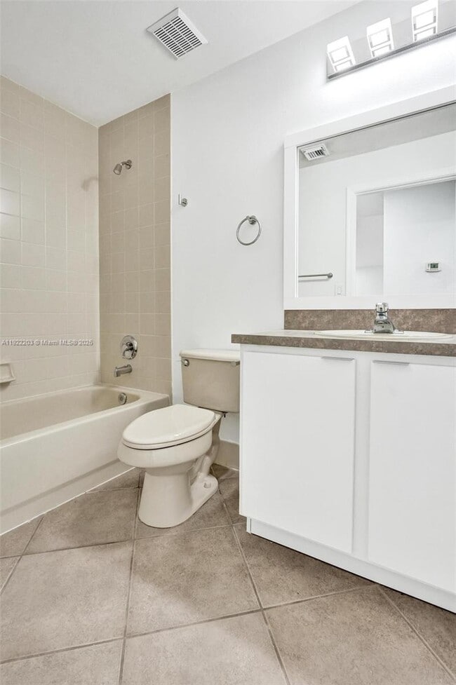 Building Photo - 6305 Willoughby Cir