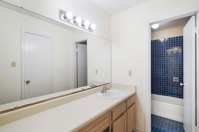 Building Photo - 1240 Barton Hills Dr