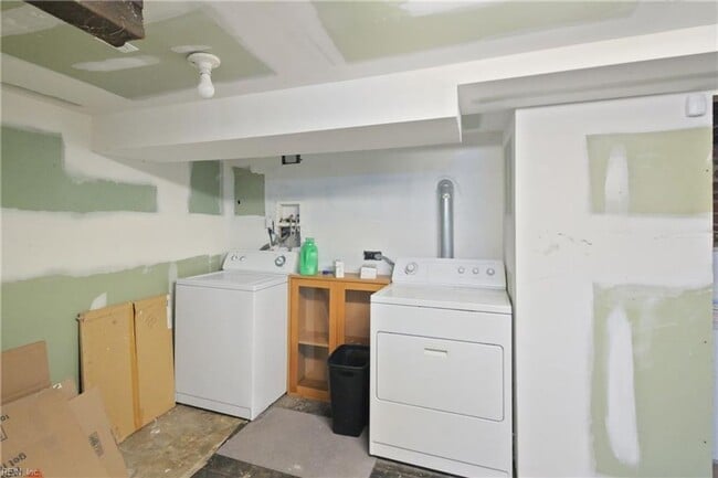 Building Photo - Classic 3 bedroom Home in the heart of Colonial Place