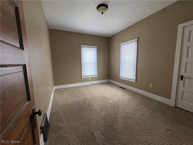 Building Photo - 404 3rd St NW