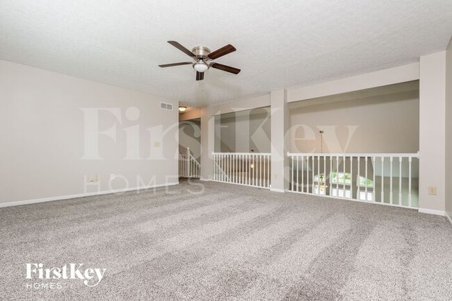 Building Photo - 5717 Pleasant Hill Dr