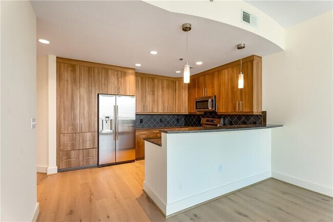 Building Photo - 1080 Peachtree St NE