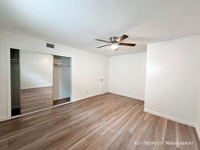 Building Photo - 812 Bracken Ave
