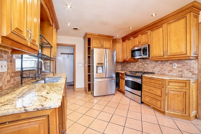 Building Photo - 45 Voight Ave