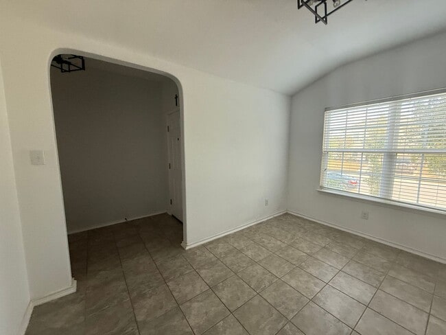 Building Photo - 10550 Rhyder Ridge