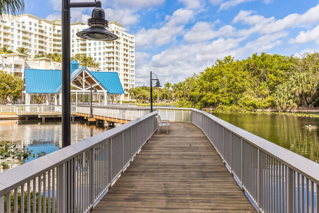 Building Photo - 700 E Boynton Beach Blvd