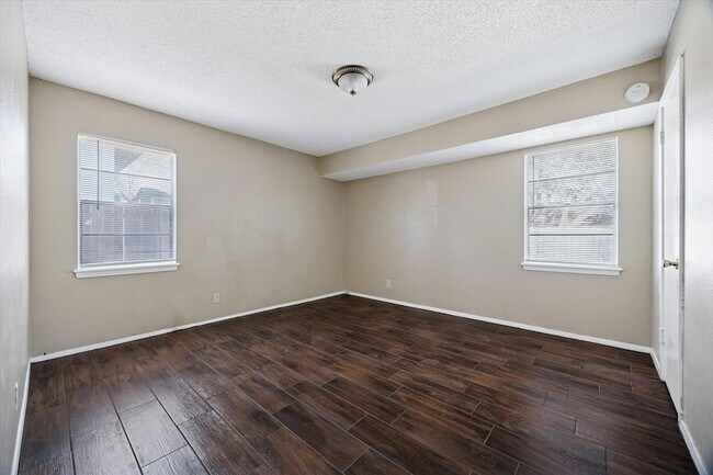 Building Photo - 908 Kirschner Pl