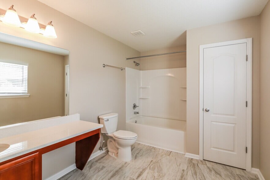Building Photo - 7422 Hawks Cliff Dr