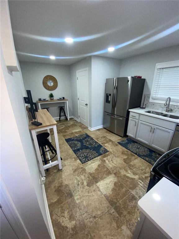 Building Photo - 2133 Pinehurst Dr