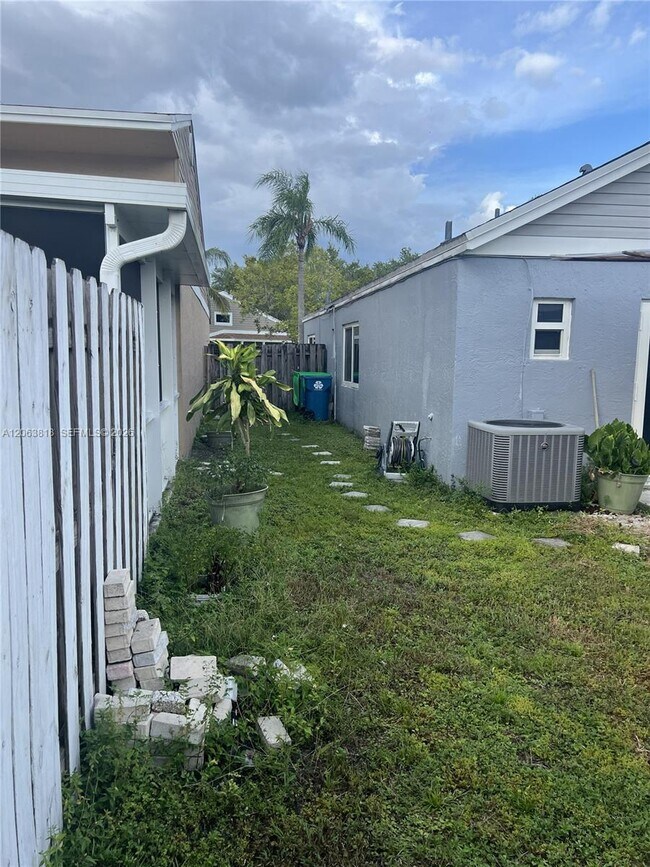 Building Photo - 289 SW 159th Ln