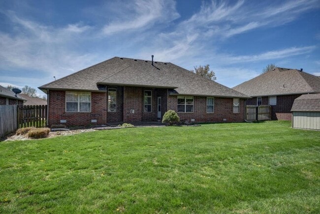 Building Photo - Executive Rental in Park Crest Meadows