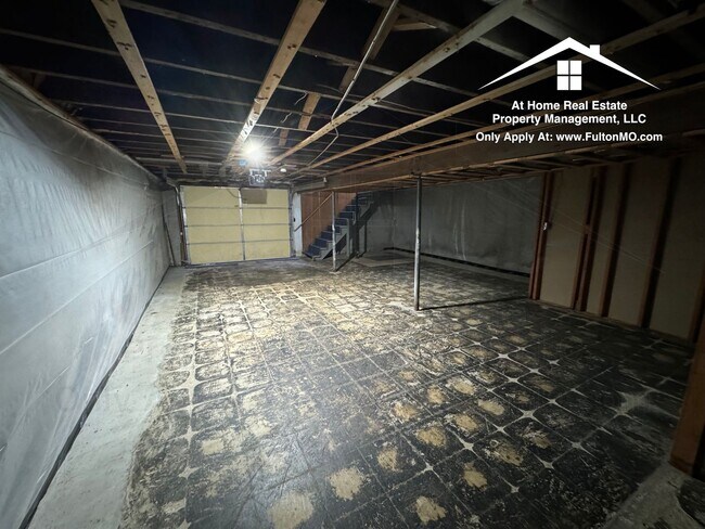 Building Photo - 1304 Bradley Ln