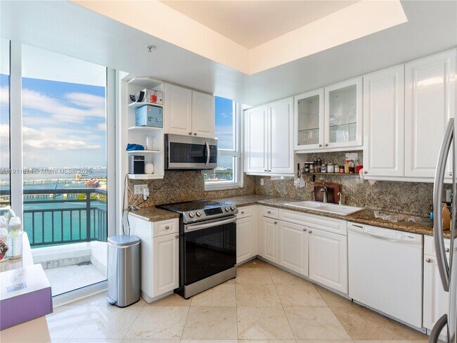 Building Photo - 848 Brickell Key Dr