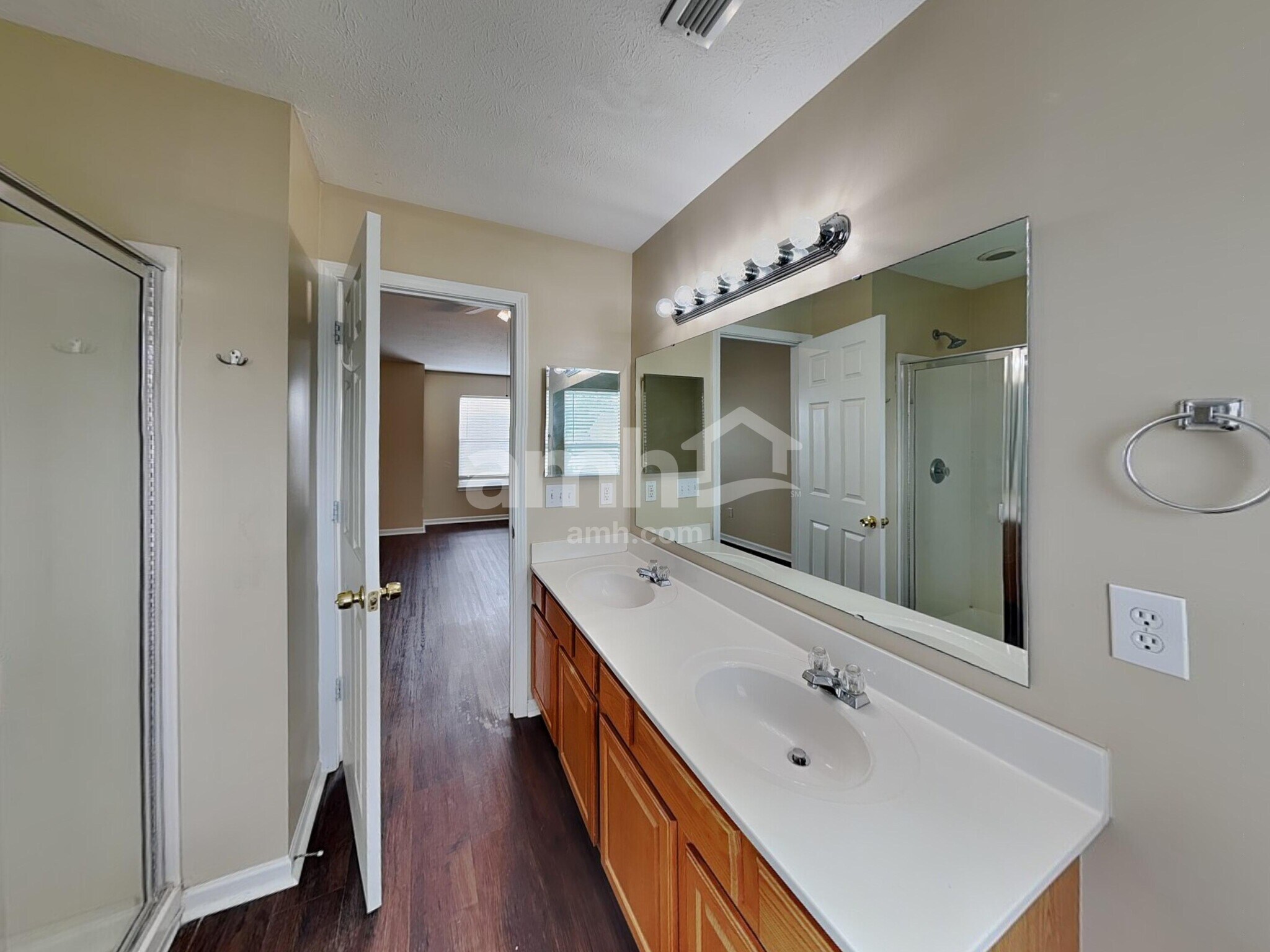 Building Photo - 6702 Meadow View Ct