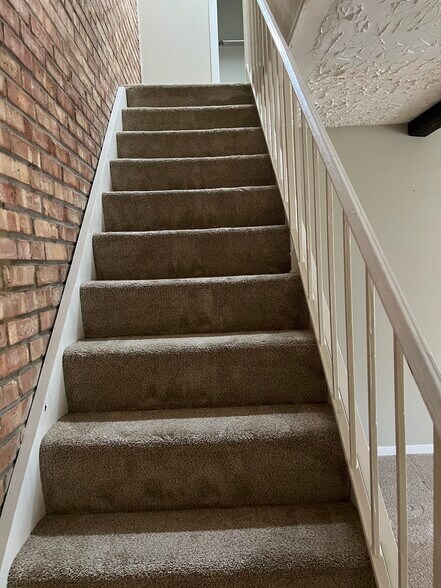 Building Photo - 180 Betty Ct