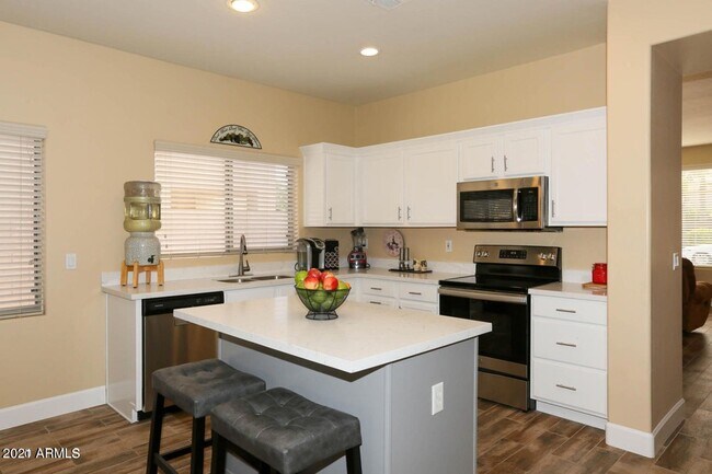 Building Photo - 2056 E Riviera Dr