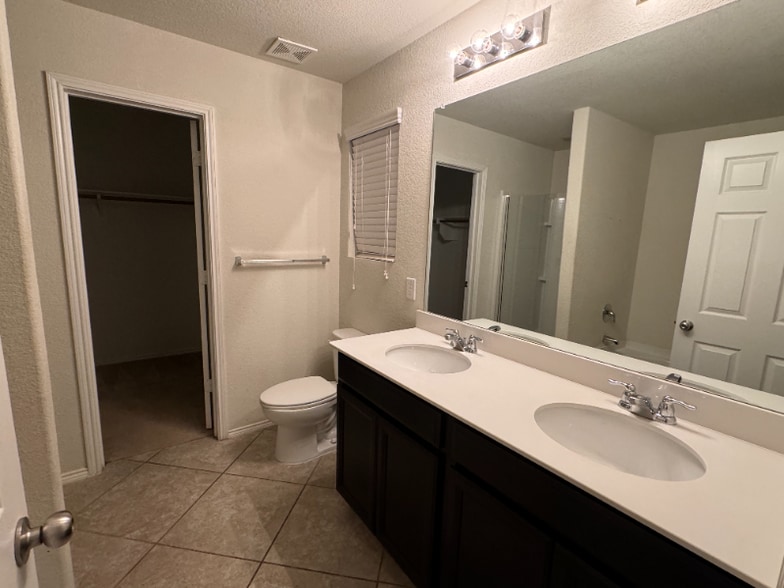 Building Photo - 1121 Rivers Creek Ln