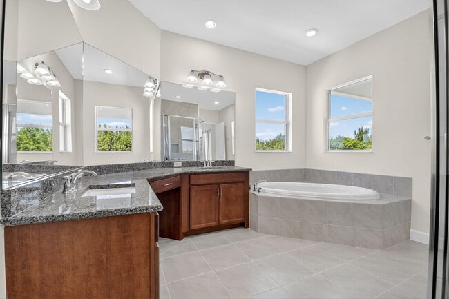 Building Photo - 15120 Wildwood Cir