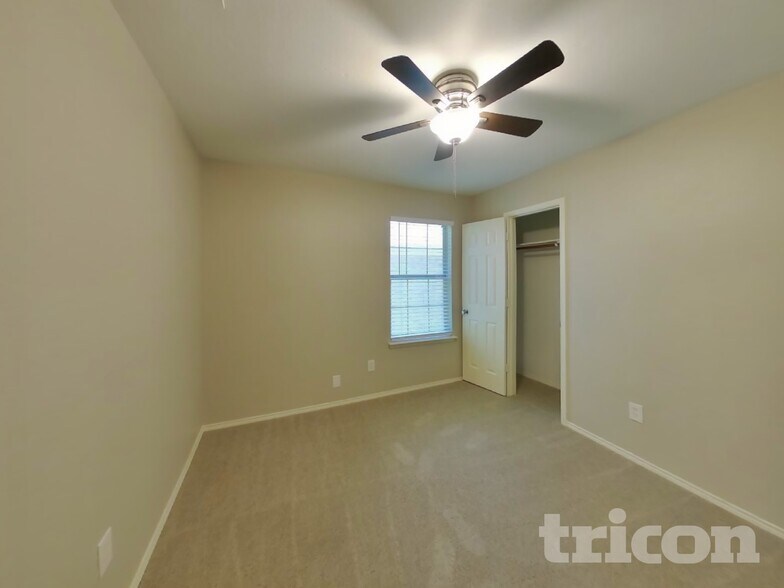 Building Photo - 834 San Jacinto Dr