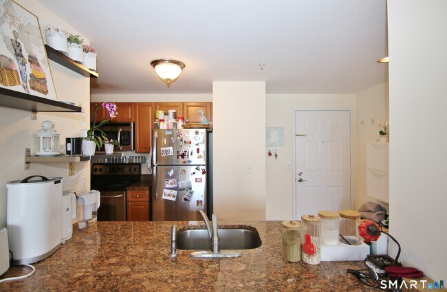 Building Photo - 300 Broad St