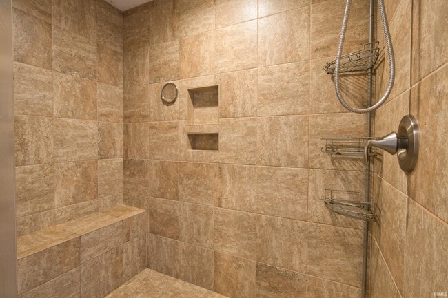 Building Photo - 625 Perolla Dr