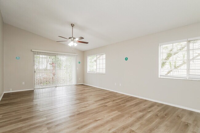 Building Photo - 565 Portland Cir