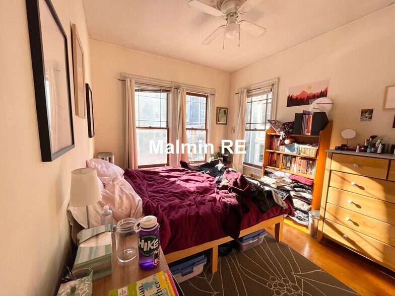 Building Photo - 67 Hillside St