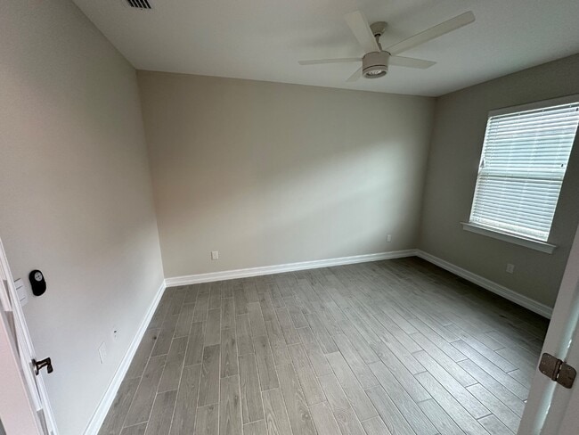 Building Photo - 1079 Enbrook Lp