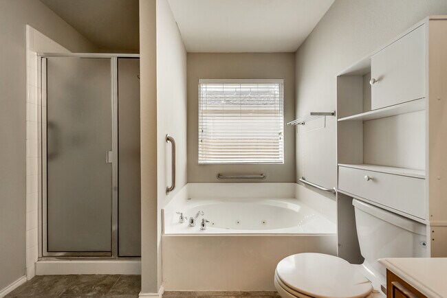 Building Photo - 9917 George Washington Dr