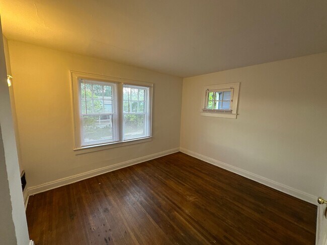 Building Photo - E Hudson St 117-119 NSLLC