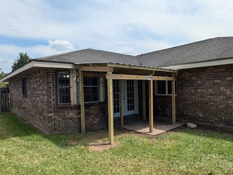Building Photo - 1220 Lee St
