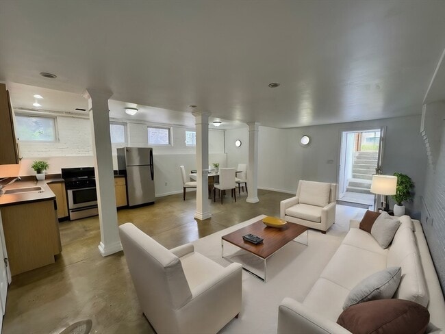 Building Photo - 74 Frankfort St