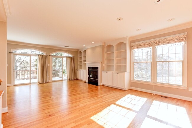 Building Photo - Lovely and Sought After Home for Rent in t...