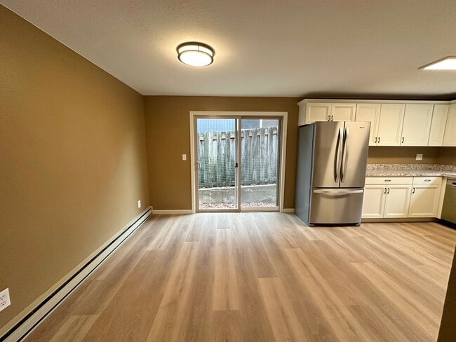 Building Photo - Remodeled 3 Bedroom SW Portland Home!