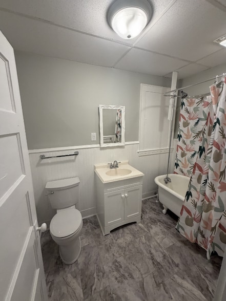 Building Photo - 170 Elm St